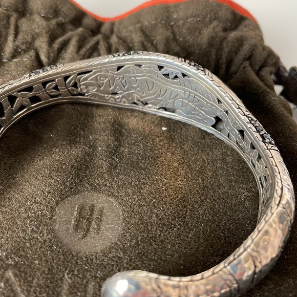 John Hardy Palu Macan Sterling Silver with Black Sapphires Hinged Cuff - Picture 7 of 11